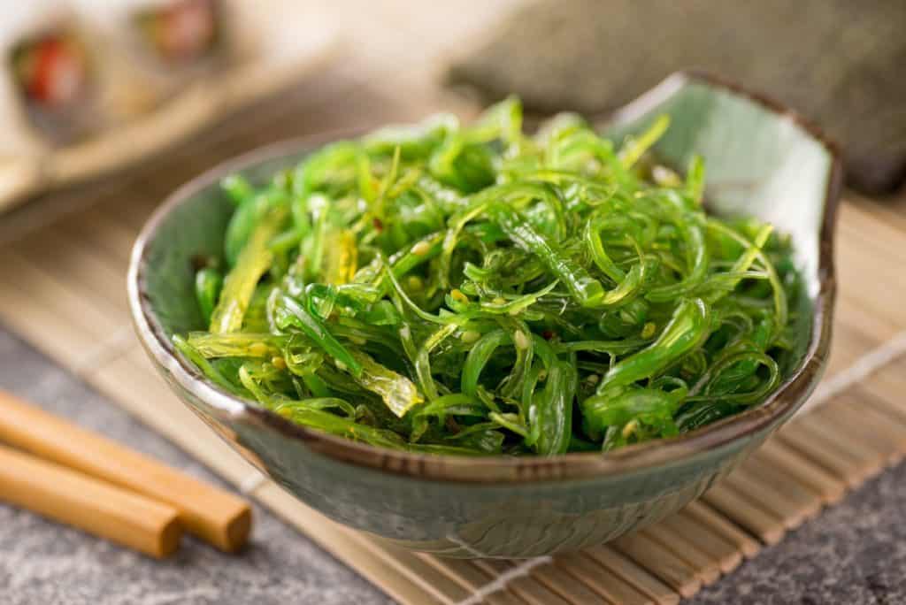 raw seaweed salad