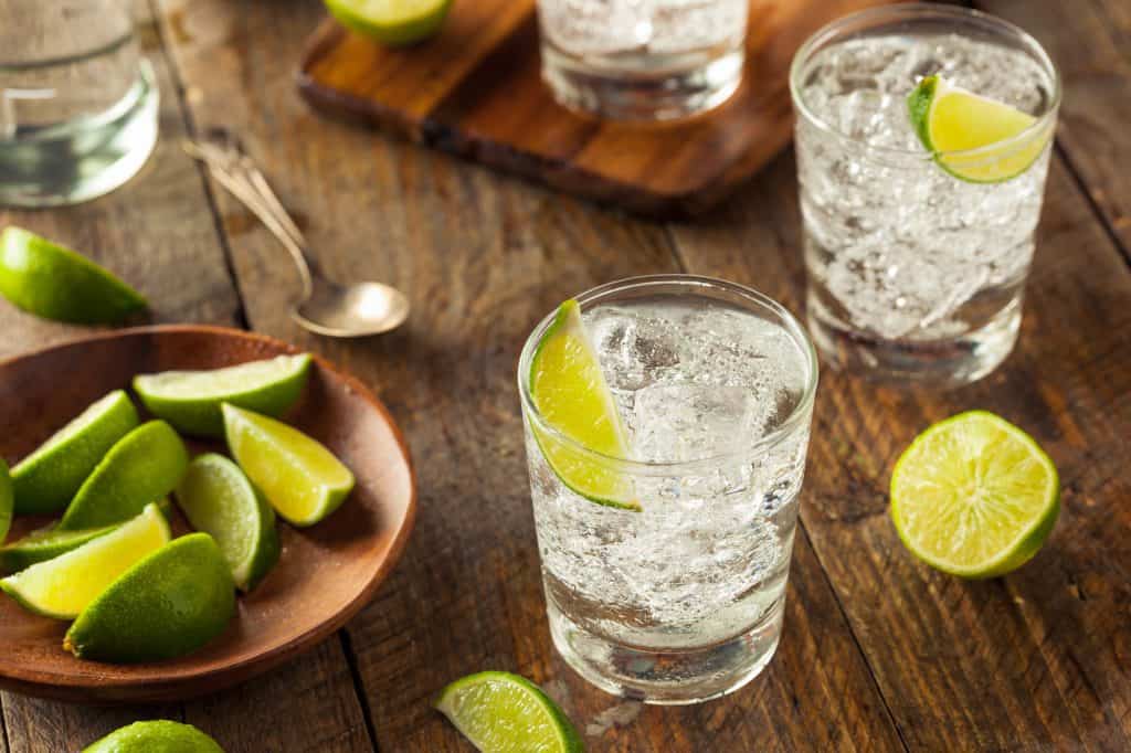 tonic water in glasses with lime
