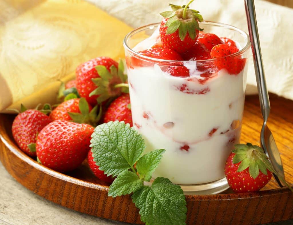 yogurt with fresh strawberries