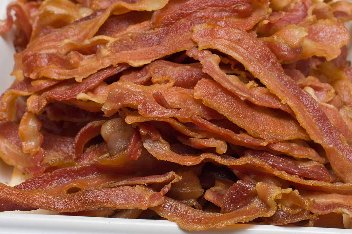 is it safe to eat uncured bacon