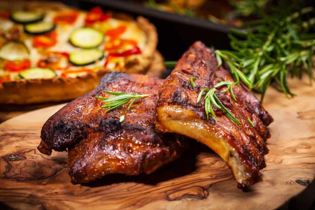 barbecue spare ribs with herbs